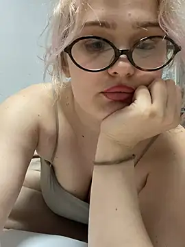 Snapshot of keeeessyyy chatting on May 20, 4:37 pm keeeessyyy online show from May 20, 4:37 pm