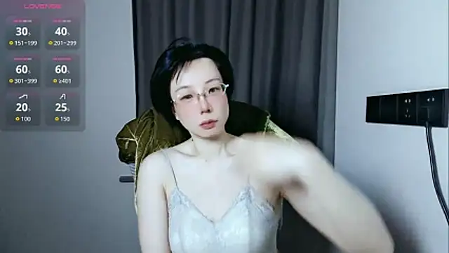 lin lin 520 520 online show from May 18, 4:01 pm