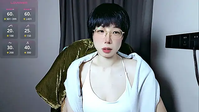 lin lin 520 520 online show from May 6, 4:00 pm