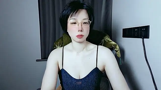 lin lin 520 520 online show from May 20, 4:04 pm