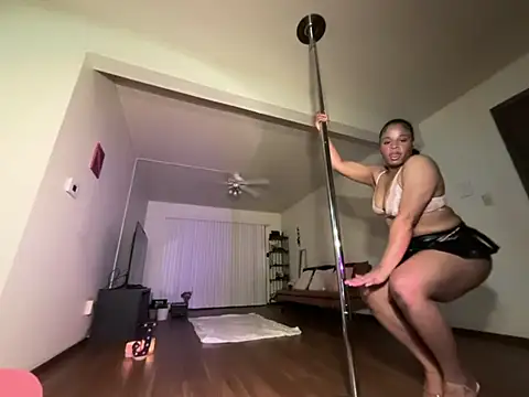 stripperbarbie online show from April 14, 2:16 am
