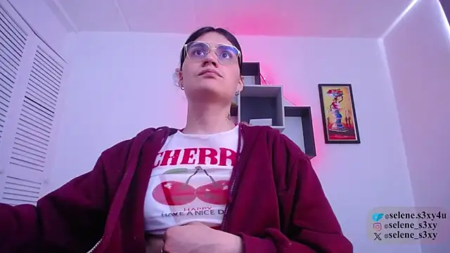 Snapshot of selene_cutie chatting on April 21, 5:08 pm selene cutie online show from April 21, 5:08 pm