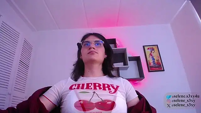 Snapshot of selene_cutie chatting on April 15, 5:06 pm selene cutie online show from April 15, 5:06 pm