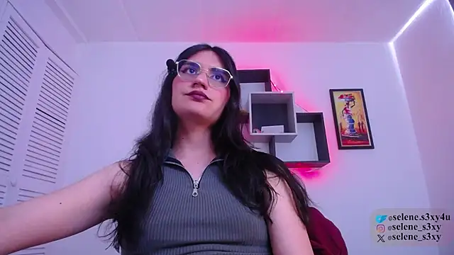 Snapshot of selene_cutie chatting on April 22, 6:36 pm selene cutie online show from April 22, 6:36 pm