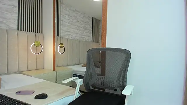 abrillrose online show from April 3, 2:56 pm