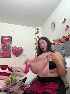 Isabella Roses  online show from April 17, 6:00 pm