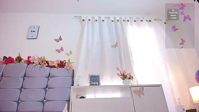 Isabella Roses  online show from April 13, 9:19 pm