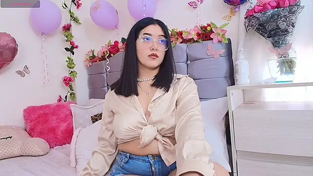 Isabella Roses  online show from April 4, 9:10 pm