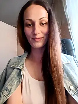 LunaCrystall online show from April 10, 4:14 pm