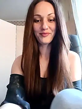LunaCrystall online show from April 27, 4:05 pm