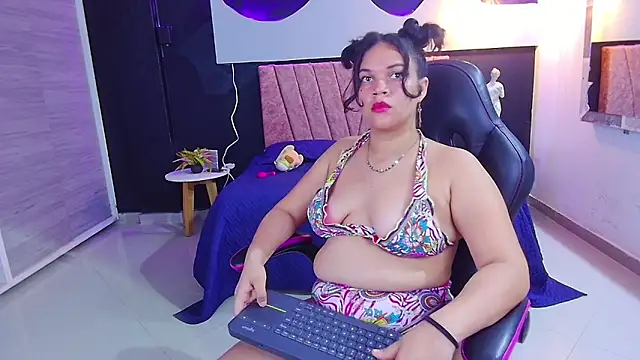 scarlettt  joness online show from April 18, 2:41 pm