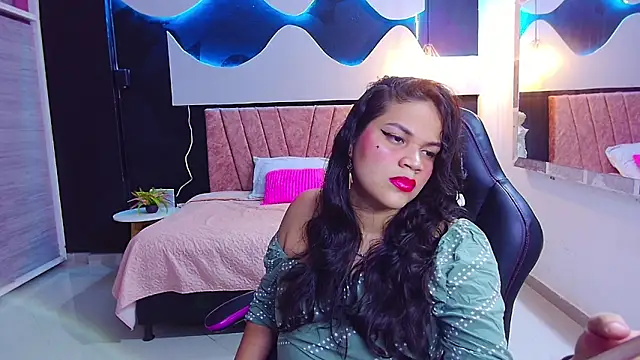 scarlettt  joness online show from April 24, 2:13 am