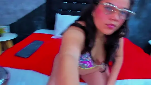 scarlettt  joness online show from March 11, 12:43 pm