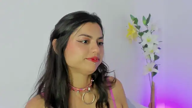 Zoee Kravitz online show from May 6, 11:42 pm