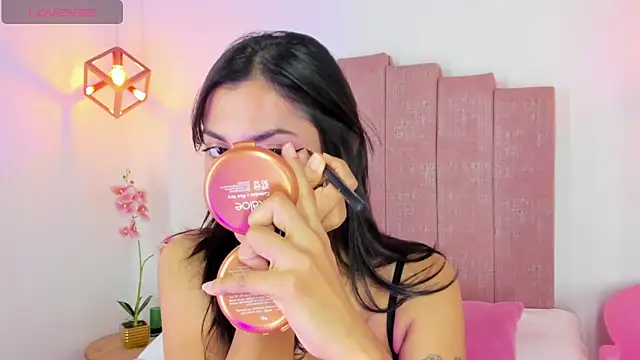 Zoee Kravitz online show from March 20, 10:00 pm