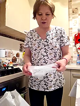  LOLA-LOLA  online show from March 31, 7:05 pm