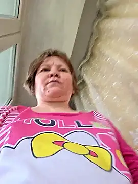 Snapshot of _LOLA-LOLA_ chatting on May 4, 8:17 am LOLA-LOLA online show from May 4, 8:17 am
