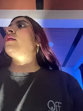 Nahomy-Benett online show from March 13, 12:10 pm