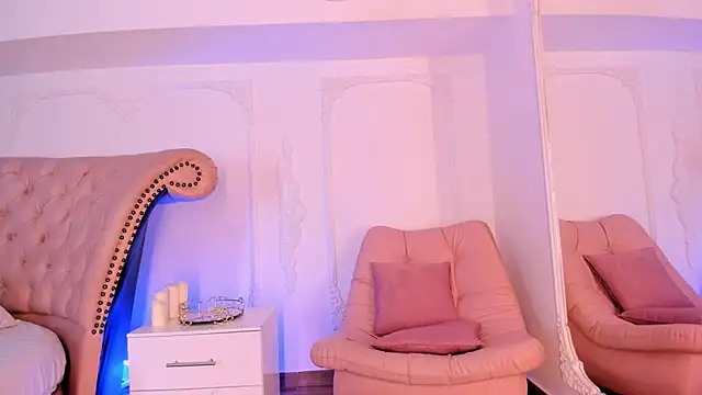 Snapshot of LucianaBlanco_ chatting on June 3, 8:35 pm LucianaBlanco online show from June 3, 8:35 pm