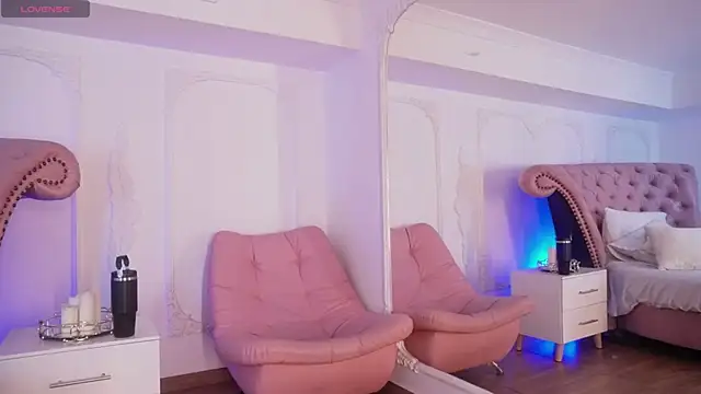 LucianaBlanco  online show from July 16, 8:39 pm