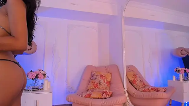 Snapshot of LucianaBlanco_ chatting on May 4, 8:44 pm LucianaBlanco online show from May 4, 8:44 pm