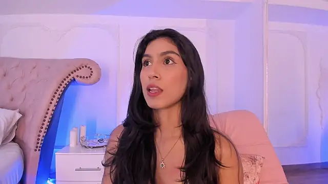 Snapshot of LucianaBlanco_ chatting on May 7, 9:07 pm LucianaBlanco online show from May 7, 9:07 pm