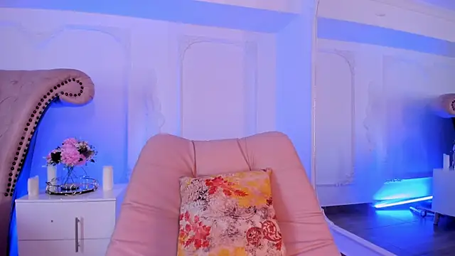 LucianaBlanco  online show from March 20, 8:21 pm