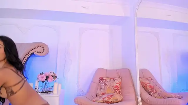 LucianaBlanco  online show from April 21, 9:10 pm