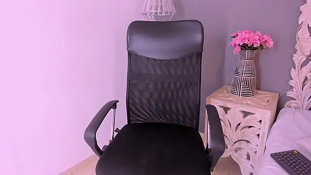 LucianaBlanco  online show from June 24, 1:32 pm
