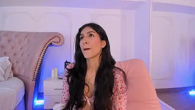 LucianaBlanco  online show from June 15, 8:41 pm