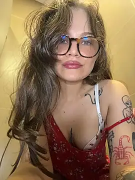 Snapshot of Tallulah_Kinky chatting on July 8, 6:08 pm Tallulah Kinky online show from July 8, 6:08 pm