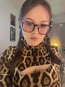 Snapshot of Tallulah_Kinky chatting on May 20, 5:43 pm Tallulah Kinky online show from May 20, 5:43 pm
