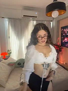 Snapshot of Tallulah_Kinky chatting on June 2, 6:52 pm Tallulah Kinky online show from June 2, 6:52 pm