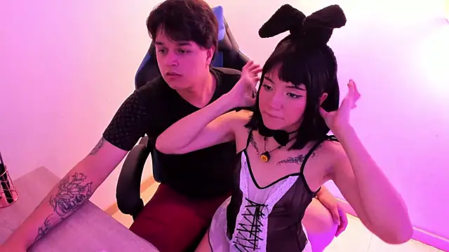 Melody and Max online show from April 3, 3:35 am