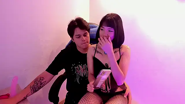 Melody and Max online show from March 19, 8:09 pm