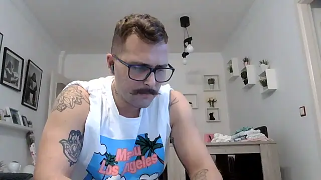 yanick931 online show from May 10, 11:28 pm