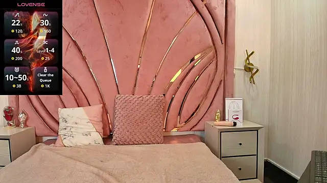 Helenn Moore online show from April 13, 12:53 pm