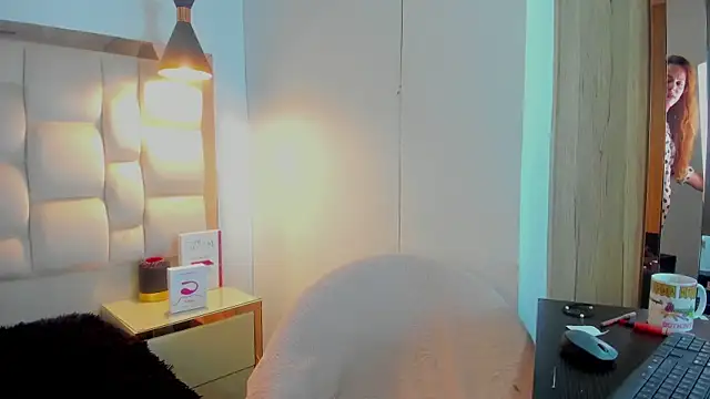 Helenn Moore online show from April 28, 1:37 pm