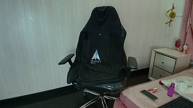 Helenn Moore online show from April 8, 12:28 pm