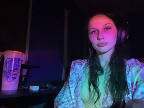 Snapshot of urfavgamergurl chatting on March 14, 12:38 am urfavgamergurl online show from March 14, 12:38 am