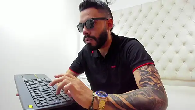 JEAN LEWIS2 online show from April 2, 8:15 pm