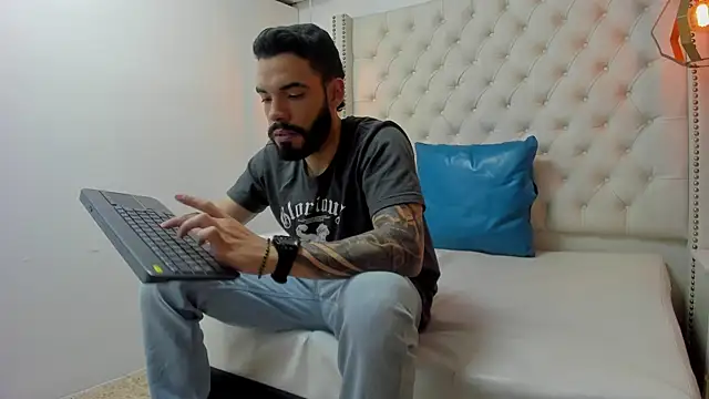 JEAN LEWIS2 online show from April 21, 1:42 am