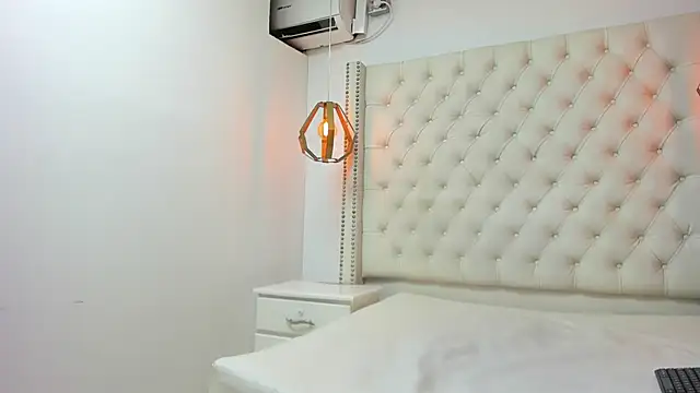 JEAN LEWIS2 online show from April 22, 7:20 pm