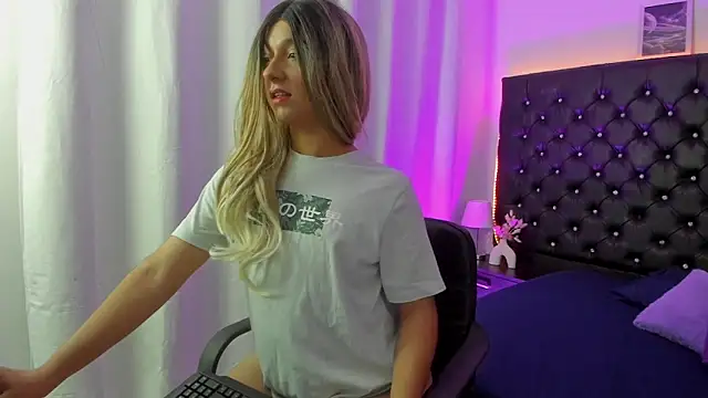 BellaRoge online show from March 24, 5:40 am