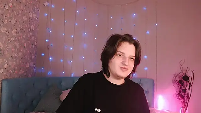 delalex online show from March 18, 8:32 pm