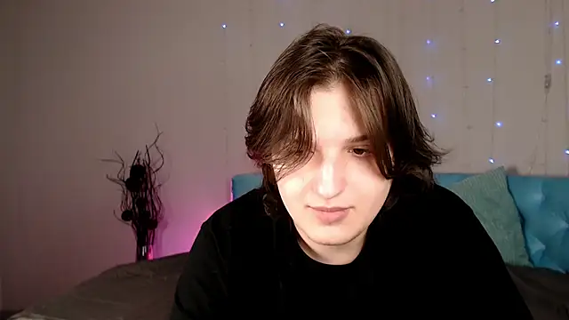 delalex online show from March 24, 8:20 pm
