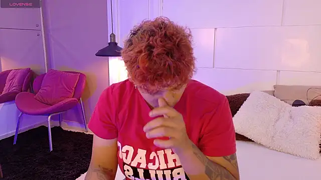 Snapshot of DominickJoness chatting on March 16, 8:11 pm DominickJoness online show from March 16, 8:11 pm