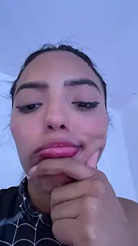 sylphiee  online show from April 13, 6:01 pm