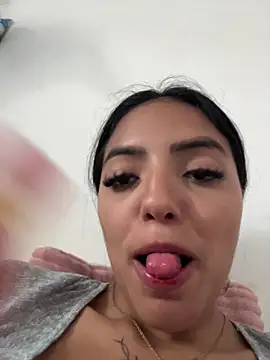 sylphiee  online show from March 26, 5:22 pm