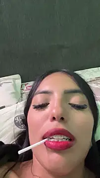 sylphiee  online show from April 4, 6:20 am